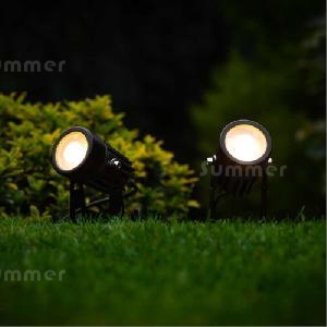 SUMMERHOUSES xx - Solar powered spot lights - no running costs